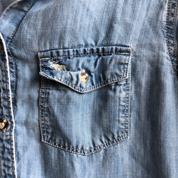 A&F// Chambray Buttondown - Picture 5 of 7